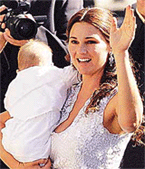 Keely Shaye Smith waves while carrying baby Paris.