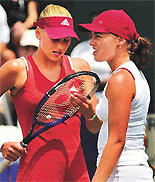 Russian Anna Kournikova (L) and Martina Hingis, from Switzerland, speak during their doubles final against Elena Likhovtseva and Cara Black at the Acura Classic in Carlsbad, California on Sunday.