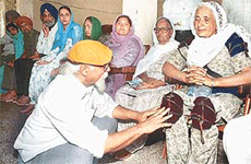 Mr Inder Verma from Jalandhar treats a patient at a free magnetic therapy camp at Gurdwara Shri Singh Sabha, Sector 19-D, in Chandigarh on Tuesday.