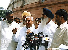 Andhra Pradesh Chief Minister N. Chandra Babu Naidu, Punjab Chief Minister Parkash Singh Badal, Haryana Chief Minister Om Prakash Chautala and TDM leader Yarar Naidu addressing newspersons after meeting Prime Minister Atal Behari Vajpayee in New Delhi on Thursday.