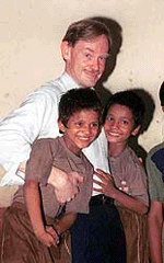 United States trade representative Robert B Zoellick having fun with street children .