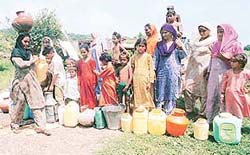 Oustees of Jayanti Dam, rehabilitated at Seeonk, have to fetch water from the only water post in the area.
