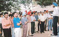 Leaders of PUSU and ABVP address students.
