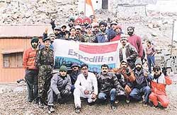 Members of Expedition Khardungla-2001.