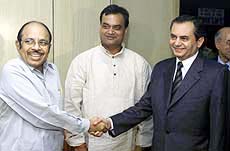Union Minister for Commerce and Industry Murasoli Maran with his Pakistani counterpart Abdul Razzak Dawood