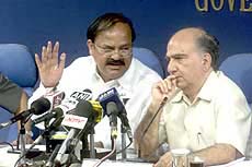 Union Cabinet Ministers Shanta Kumar and Venkaiah Naidu 