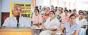 Prof S.N. Sharma addresses economics teachers of various schools 