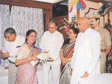 Haryana Governor Babu Parmanand honouring a teacher
