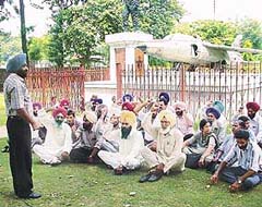 Teachers protest against the saffronisation of the education in Ludhiana on Teachers Day. 