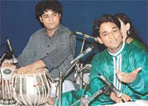 Arshad Khan Choudhry sings a ghazal