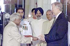 President K. R. Narayanan receiving credential.