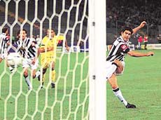 Juventus striker Marcelo Salas (R) of Chile scores a penalty as Gianluca Zambrotta (L) and Lorenzo D Anna of Chievo look on during their Italian Series A soccer match in Turins Delle Alpi Stadium on Saturday. 