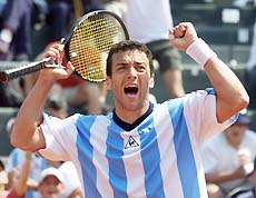 Argentine Franco Squillari celebrates after beating Vladimir Voltchokov 