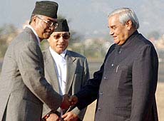 Indian Prime Minister Atal Behari Vajpayee shakes hand with his counterpart
