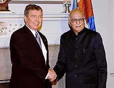Attorney-General John Ashcroft greets Home Minister L. K. Advani