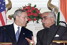 Indian Foreign Minister Jaswant Singh (R) talks to US Secretary of State Colin Powell 