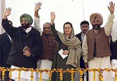 Ms Sonia Gandhi with party officials 