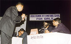 CBSE Heritage India Quiz in progress at the Sadhu Vaswani International School for Girls.