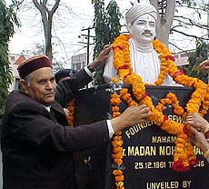 Haryana Governor Babu Parmanand paying floral tributes to Madan Mohan Malviya in Ambala on Monday.