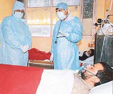 Union Health Minister C.P. Thakur looks on while Dr Sanjay Jain, Associate Professor (right) describes the condition of a plague patient at the PGI, Chandigarh, on Thursday.