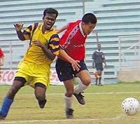 Jorba Durga Club (Orissa) in yellow and Boys' Athletic Club (Sikkim) in red in action. Tribune Photo Mukesh Aggarwal