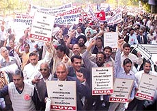 The members of FEDUCTA and AIFUCTO protesting against the privatisation and commercialisation of education in the Capital.