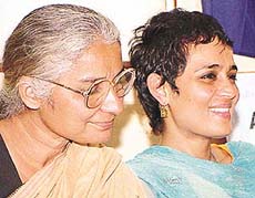 Booker Prize winner Arundhati Roy and Narmada Bachao Andolan activist Medha Patkar address a Press conference
