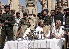 VHP chief Ashok Singhal and Paramhans