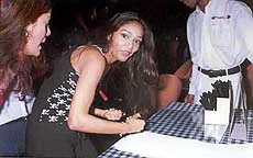 oung girls wish Aamir Khan and Ashutosh best of luck