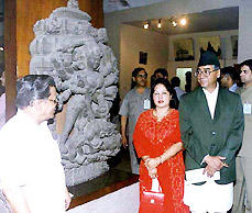 Nepalese Prime Minister Sher Bahadur Deuba and his wife Mrs Arzu Rana Deuba stand in front of an ancient Durga statue