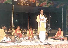 Shakar Yadav and party regaling the crowd at Rang Barse.