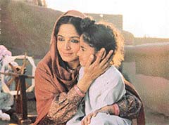 Sadhna Singh and Master Jaspreet in “Shaheed-e-Azam”