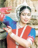 Odissi dancer Madhumita Raut performing at the Guru Shisya Parampara Festival.