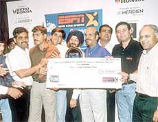 Winners and runners-up of the ESPN Star Sports Challenger Cup Cricket Tournament with their gift cheque.