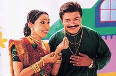 Ketaki Dave (left) in Hum Saath Aath Hain: Joining the gang