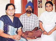 Amrik Singh with his wife Satwant Kaur and daughter Harpreet. Harpreet will be donating her kidney to her father for transplant to save his life.