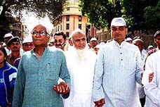 Union Defence Minister George Fernandes and Minister of State for Railways Digvijay Singh and others at a peace rally