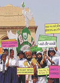 Students taking out a rally against the Gujarat carnage at the India Gate