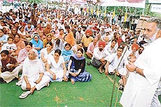 Communist leader Mangat Ram Palsa addresses a workers rally in Ludhiana on May Day