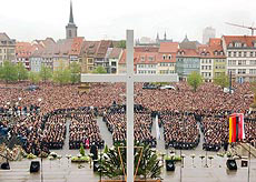 Thousands of Germans and the country's leaders attend an open- air memorial service