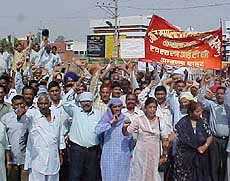 HSMITC employees take out a rally