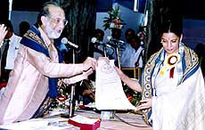 Shabana Azmi being awarded honorary D.Litt.