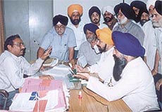 SAD (Badal) president Avtar Singh Hit and other members of the party