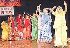 Children perform at the conclusion of the ‘Easwaramma Week’