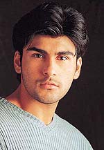 Arya Babbar has made his debut in Ab Ke Baras