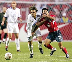 France's Christophe Dugarry fights with South Korea's Lee Young-pyo