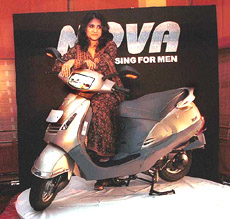 Kinetic Honda MD Sujjala Firodia Motwani poses with the new Kinetic Nova Scoterette