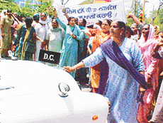 Protesting women workers