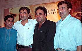  Music director Anand Raj A, Boby Deol, film producer Guddu Dhanva and Sunny Deol 