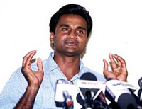 Javagal Srinath announces his retirement from Test cricket